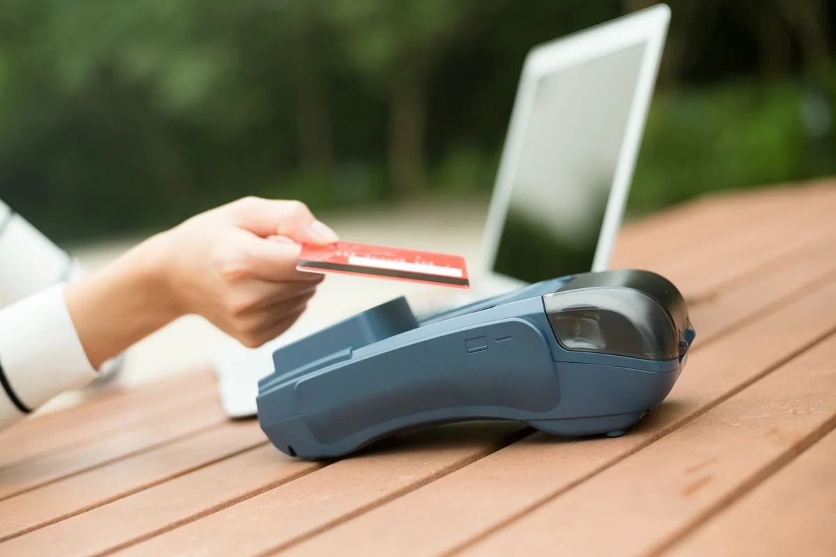 Use of smart devices in payments through POS-terminals makes up 27%