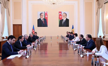 Əli Əsədov Moldovanın Baş naziri ilə görüşüb