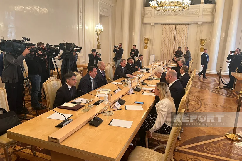 В Москве проходит встреча глав МИД Азербайджана и России