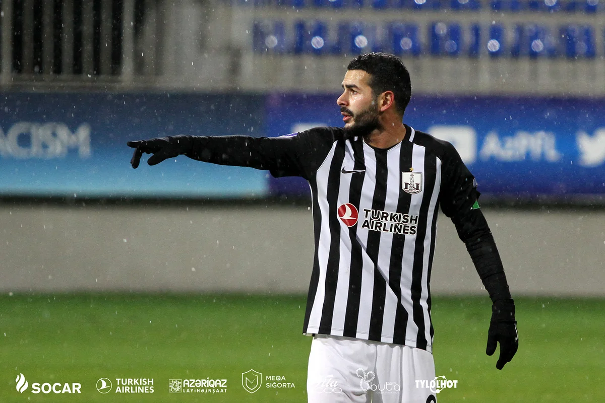 “Neftçi”nin yarımmüdafiəçisi: “Qarabağ” Rusiyada çempionluq üçün yarışa bilər”