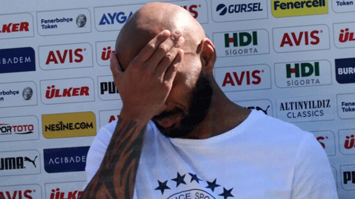 Fənərbağçanın futbolçusunu canlı yayım zamanı arı sancıb