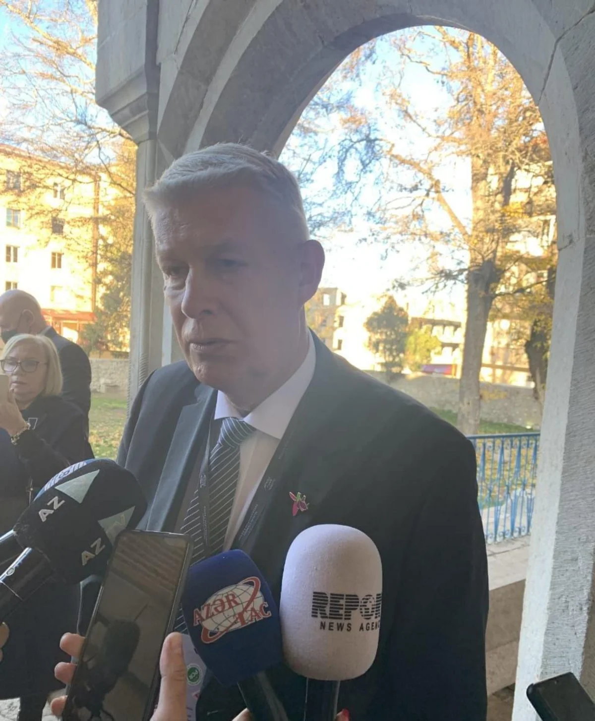 Экс-президент Латвии: Очень грустно видеть все эти разрушения