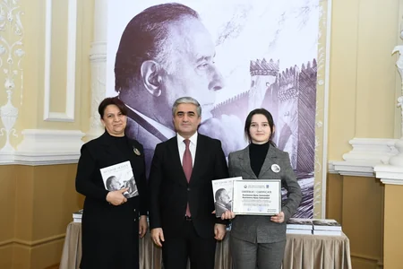 Bakı məktəbliləri Heydər Əliyevlə bağlı kitab yazıb