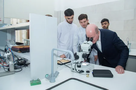 BP Gəncə universitetlərindən seçilmiş 70 müəllim üçün yeni layihəyə başlayıb