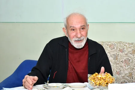 Mədəniyyət naziri tanınmış kinorejissorun evinə gedib