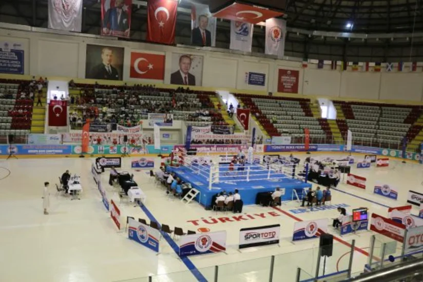 Azərbaycanın daha bir boksçusu Avropa çempionatında medalı təmin edib