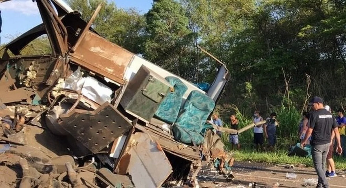 Braziliyada sərnişin avtobusu yük avtomobili ilə toqquşub, 41 nəfər ölüb