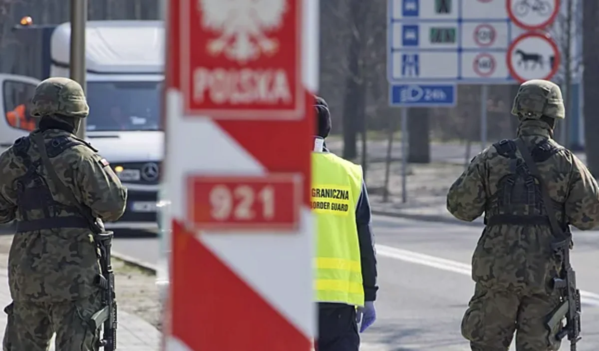 Польша остановит проезд через границу зарегистрированных в РФ и Беларуси грузовиков