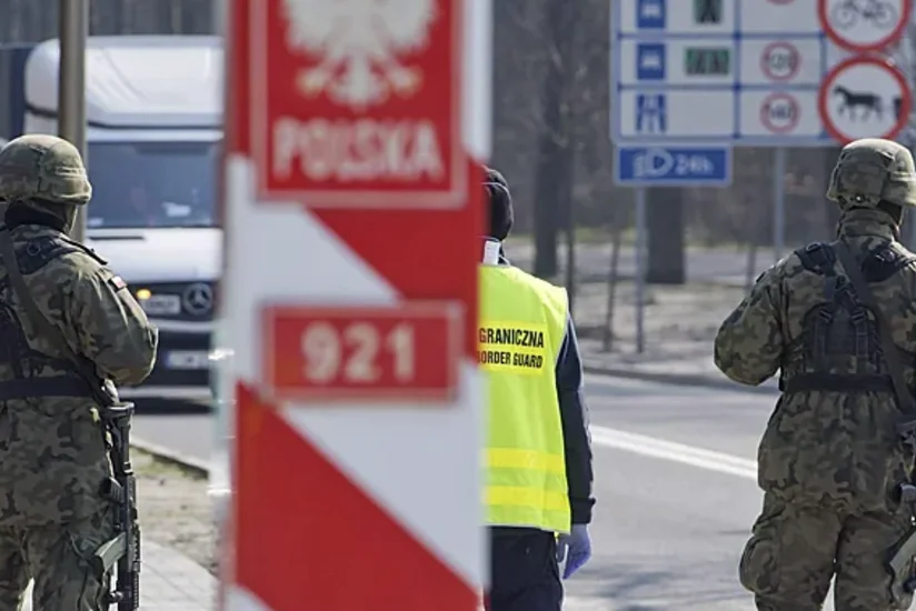 Польша остановит проезд через границу зарегистрированных в РФ и Беларуси грузовиков