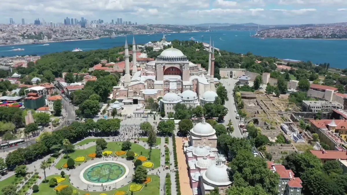 Ayasofya məscidinin günbəzində əsaslı bərpa işlərinə başlanılıb
