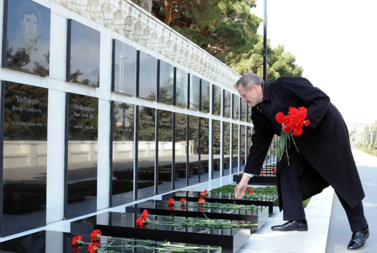 ​ABŞ-ın Azərbaycandakı səfiri Şəhidlər Xiyabanını ziyarət edib - FOTO