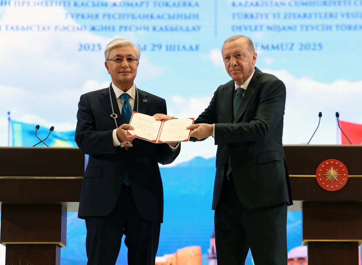 Qazaxıstan Prezidenti Türkiyənin ən yüksək dövlət mükafatı ilə təltif edilib