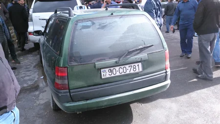 Bakıda polisin təqib etdiyi maşın qəza törədib - FOTO