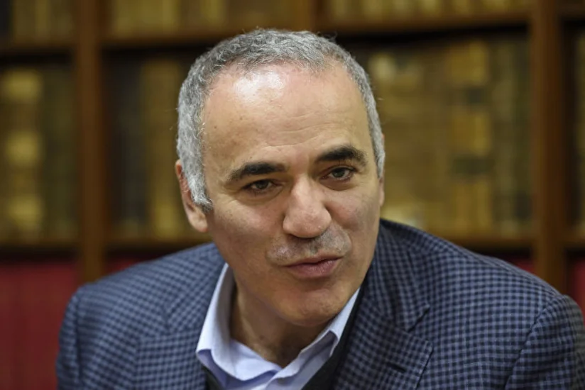 Harri Kasparov peşəkar karyerasını bərpa edir