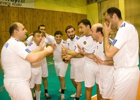 Bakı 2015ə dəstək məqsədilə jurnalistlər arasında voleybol matçı keçirilib
