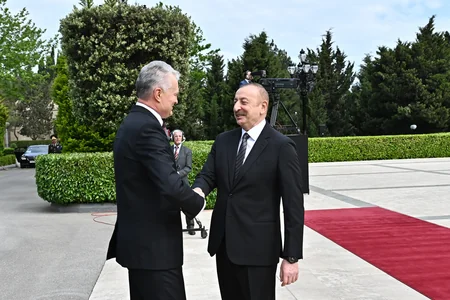 Official welcoming ceremony for Lithuanian President held in Baku