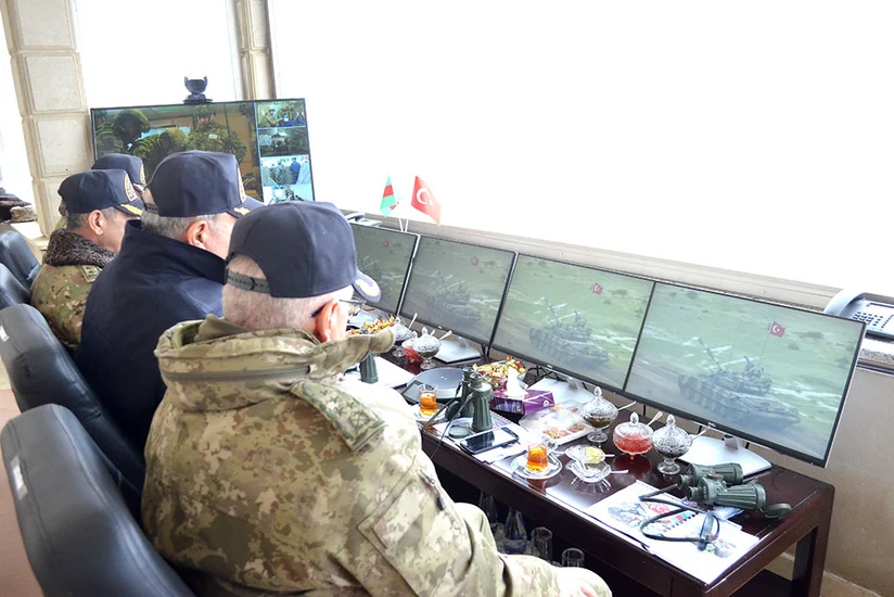 Министры обороны Азербайджана и Турции понаблюдали за военными учениями