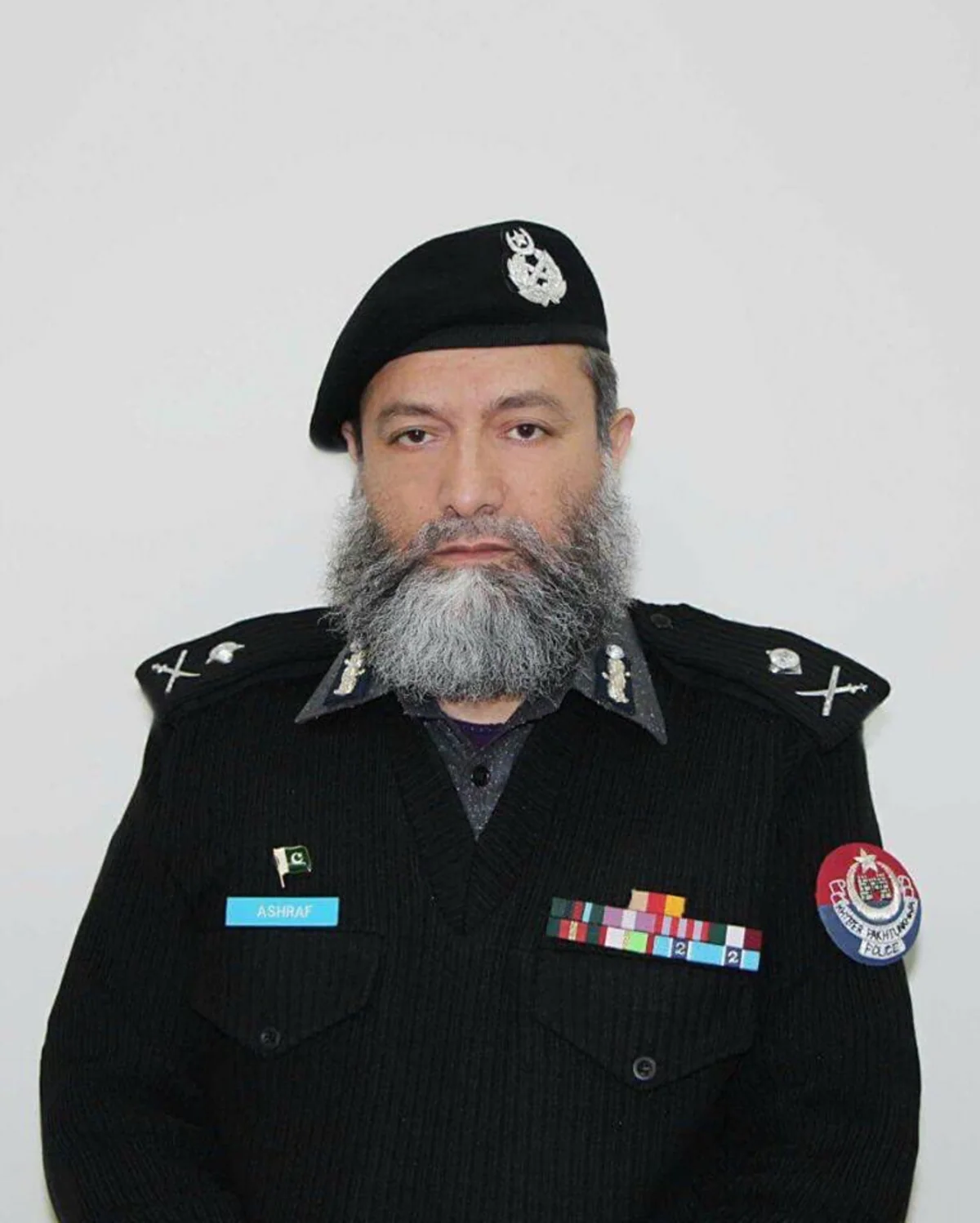 Pakistanda kamikadze polis rəisinin müavinini öldürüb