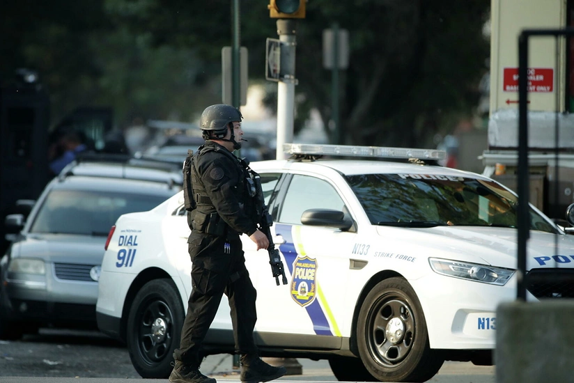 Filadelfiyada kütlə müəssisələri talan edir