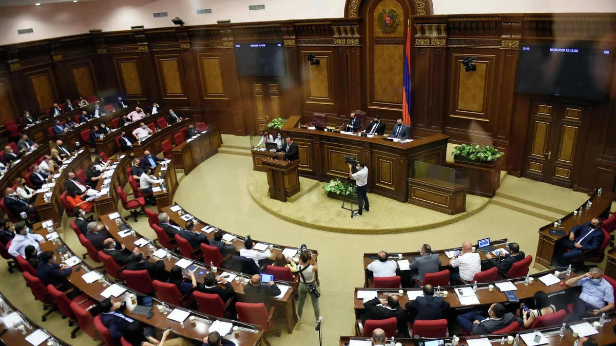 Political turmoil in Armenia: Parliament weighs government's fate