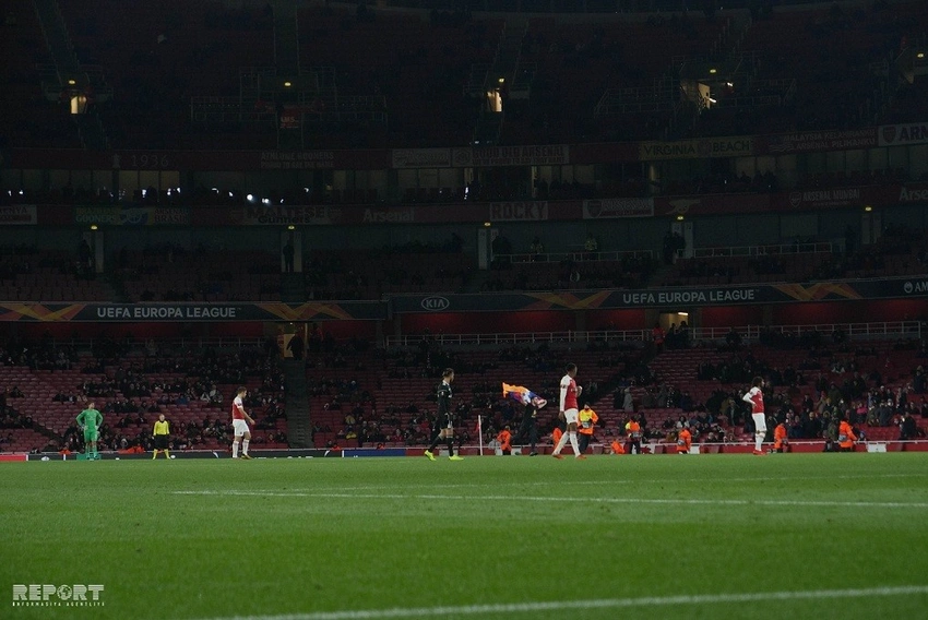 Arsenal - Qarabağ oyununda erməni azarkeş separatçı rejimin bayrağı ilə stadiona qaçıb - FOTO