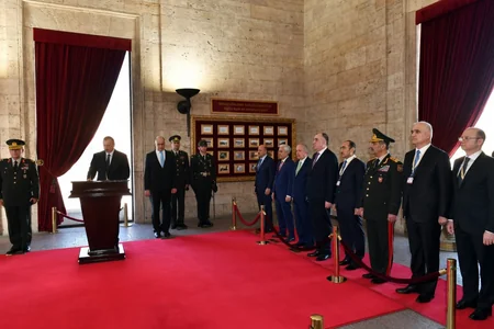 Prezident İlham Əliyev Ankarada Anıtqəbiri ziyarət edib