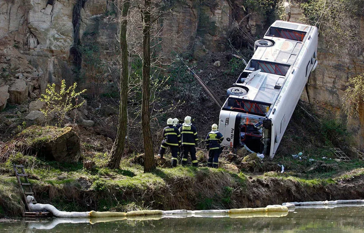 Peruda avtobus qəzası nəticəsində 11 nəfər ölüb, onlarla yaralı var