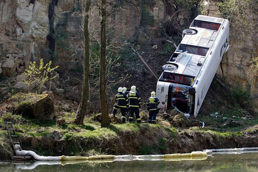 Peruda avtobus qəzası nəticəsində 11 nəfər ölüb, onlarla yaralı var