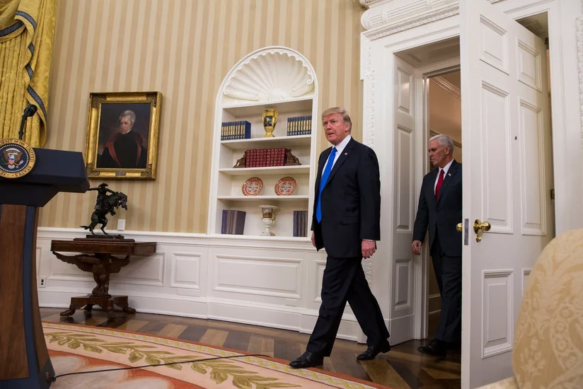 Ağ ev: Tramp qoşunların Əfqanıstandan çıxarılması barədə göstəriş verməyib