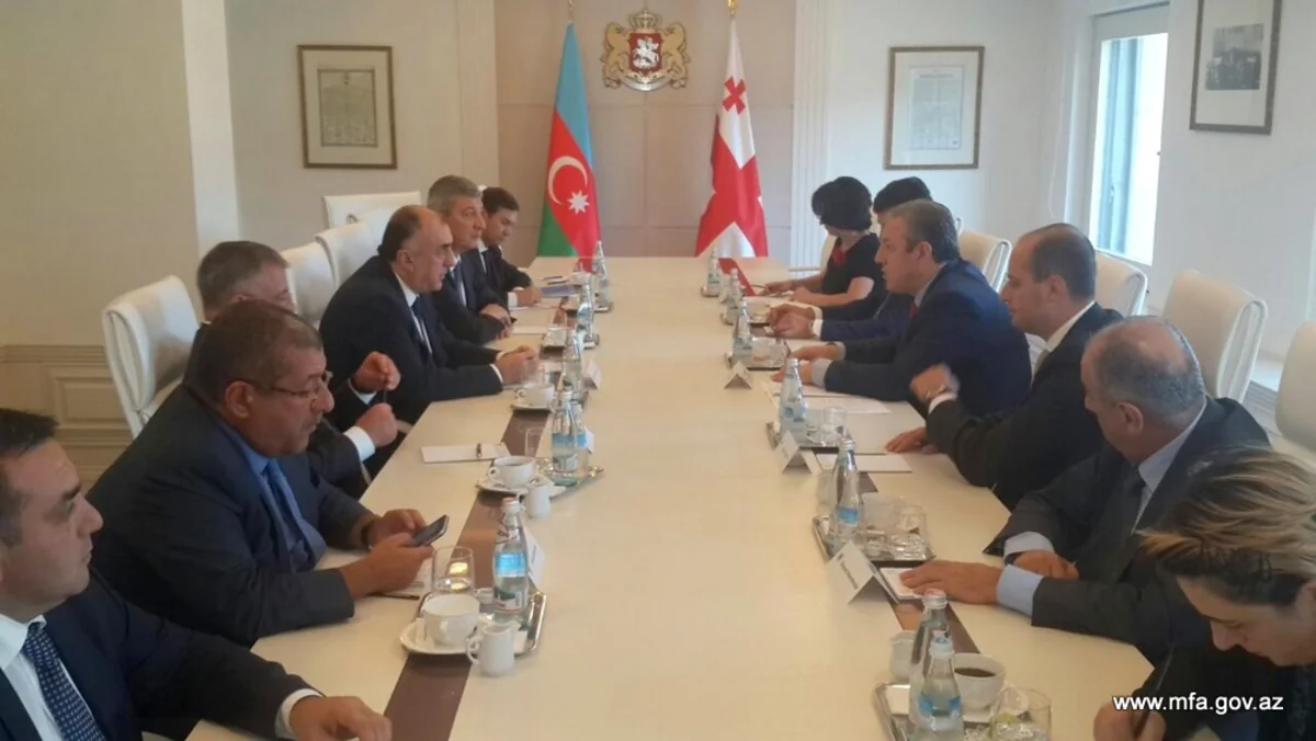 Elmar Məmmədyarovun Tbilisidə Gürcüstanın baş naziri ilə görüşüb