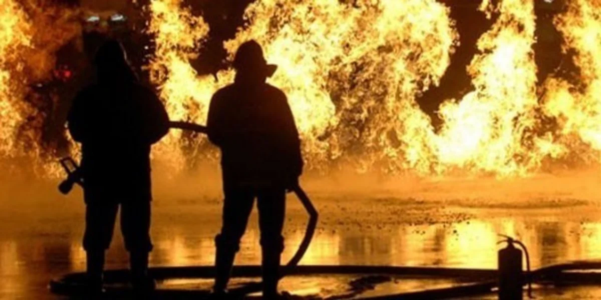 Bakıda mağaza və 3 avtomobil yanıb