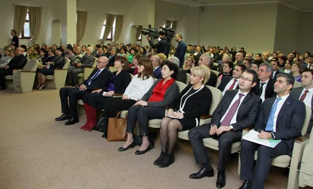 Təhsil Nazirliyi müəllimləri təltif edib