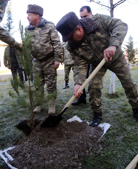 Müdafiə naziri “Açıq qapı” günündə Qusar rayonunda olub