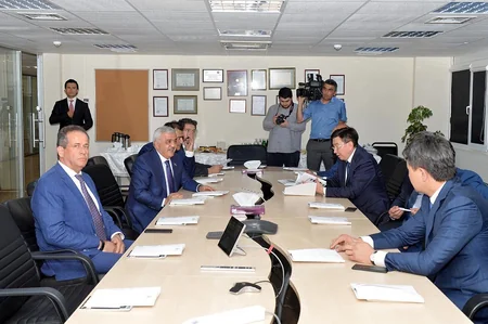 “KazMunayGaz”ın “Sətti” qazma qurğusu Bakıya gətirilib