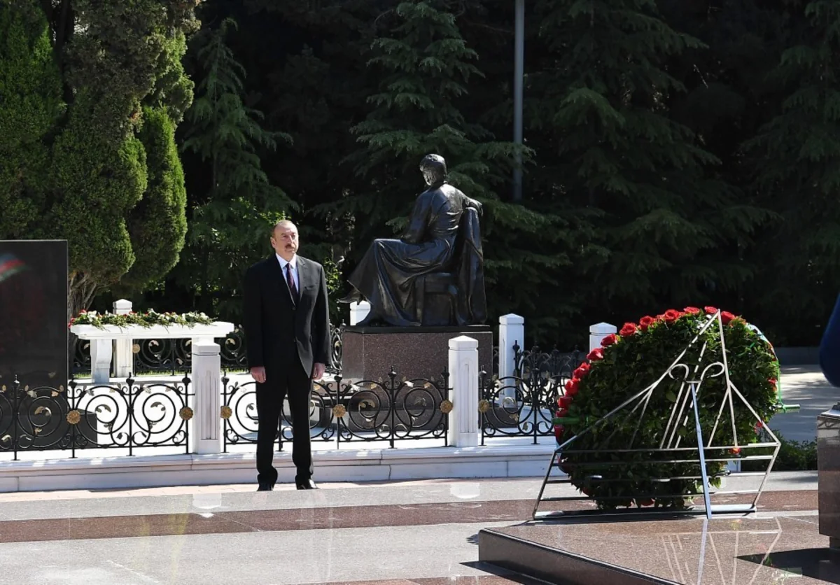 Azərbaycan Prezidenti ümummilli lider Heydər Əliyevin məzarını ziyarət edib - FOTO - YENİLƏNİB
