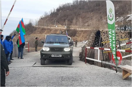 По дороге Ханкенди-Лачын беспрепятственно проехали 30 автомобилей российских миротворцев