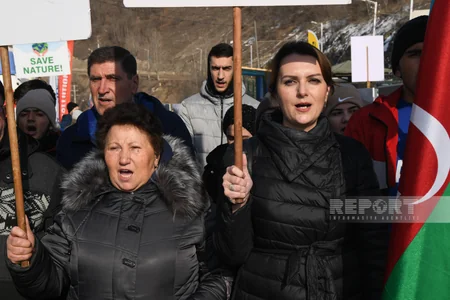 В акции на дороге Ханкенди-Лачын принимают участие и представители местной русской общины