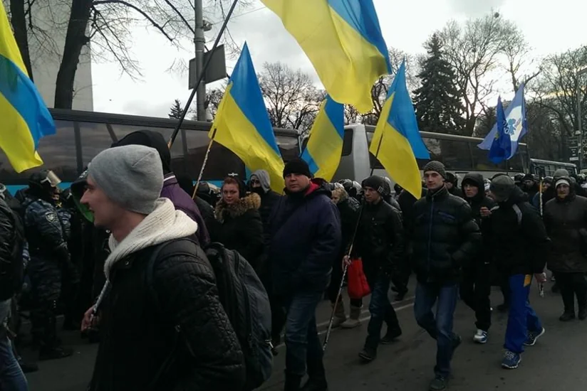 Новые столкновения произошли под посольством РФ в Киеве