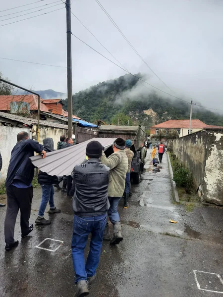 Balakəndə dolu nəticəsində ziyan dəyən evlər bərpa olunur