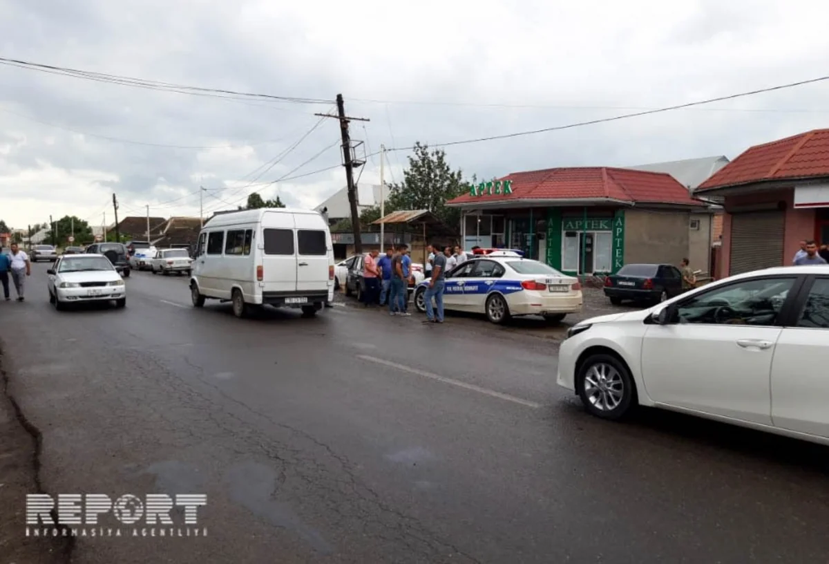 Lənkəranda piyada vurulub, qəzadan yayınmaq istəyən digər maşın arxa aşıb - FOTO