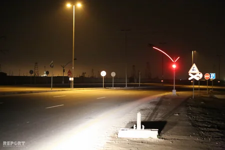 Bakıda minik avtomobili qatarla toqquşub, xəsarət alanlar var - FOTO