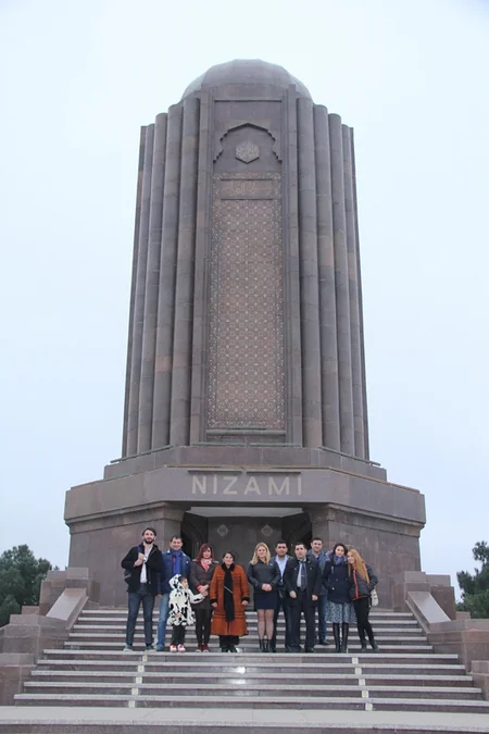 ​KİV nümayəndələri Gəncədə tarixi abidələri ziyarət ediblər