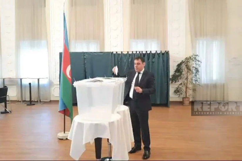 Ukraynada hava hücumu şəraitində səsvermə başlayıb