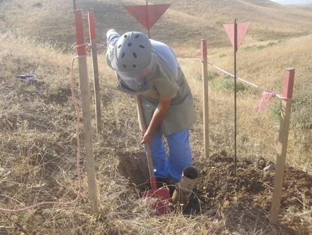ANAMA: ​Tərtərdə 1 ədəd top mərmisi və Qrad raketinin mühərrik hissəsi aşkar olunub