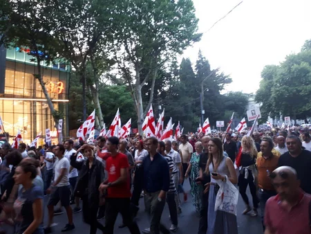 Tbilisidə etirazçılar və müxalifətin birgə aksiyası başlayıb - YENİLƏNİB
