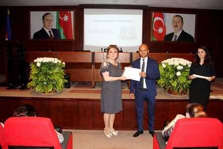 Bakı məktəblərində işləyən bir qrup müəllimə sertifikatlar təqdim olunub
