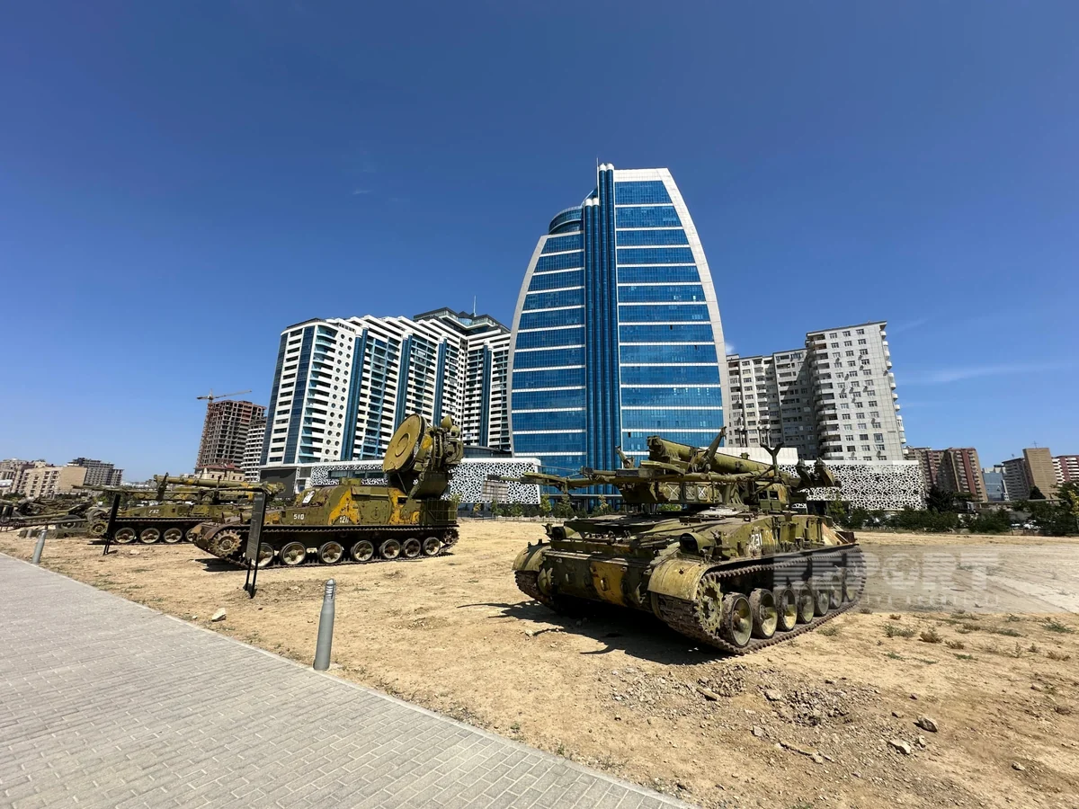 Xocalıda aşkarlanmış zenit-raket kompleksi Bakıda “Hərbi Qənimətlər Parkı”nda yerləşdirilib