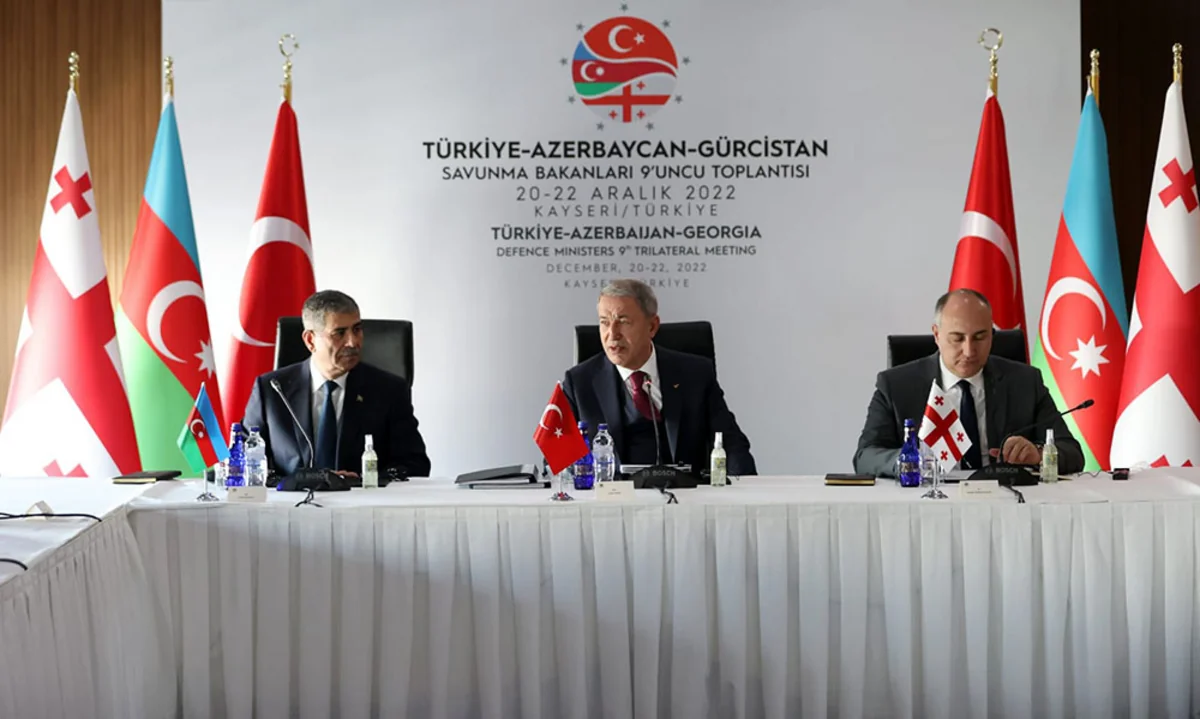 Azərbaycan, Türkiyə və Gürcüstan müdafiə nazirləri birgə təlimlərin keçirilməsini müzakirə edib - YENİLƏNİB-2