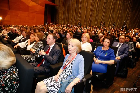 “Azərbaycan qadınına seçki hüququnun verilməsinin 100 illiyinə həsr olunmuş Qadınların V Forumu başlayıb