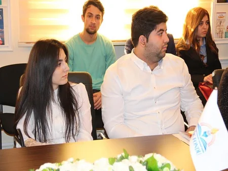 Dövlət müşaviri: “Dilə olan məhəbbət Vətənə sevgi, bayrağa ehtiram, himnə hörmətdir”